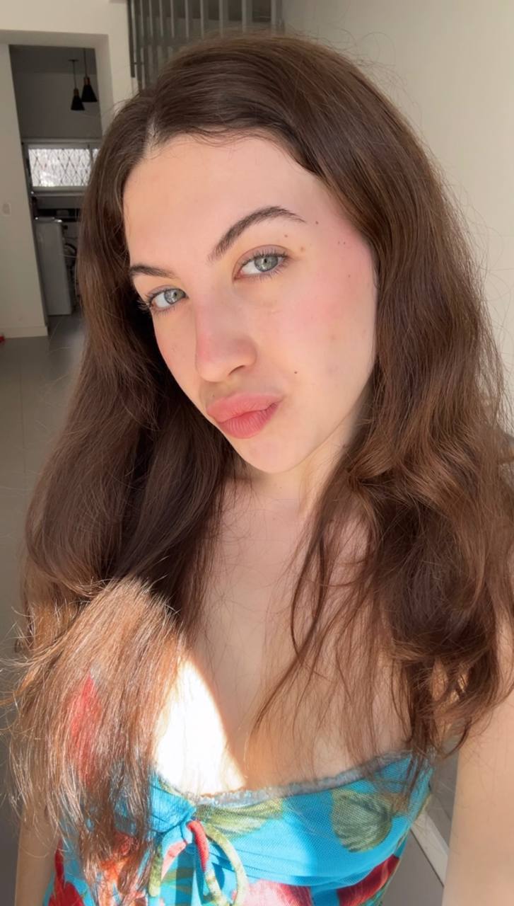 Nude girl Amber in Homs
