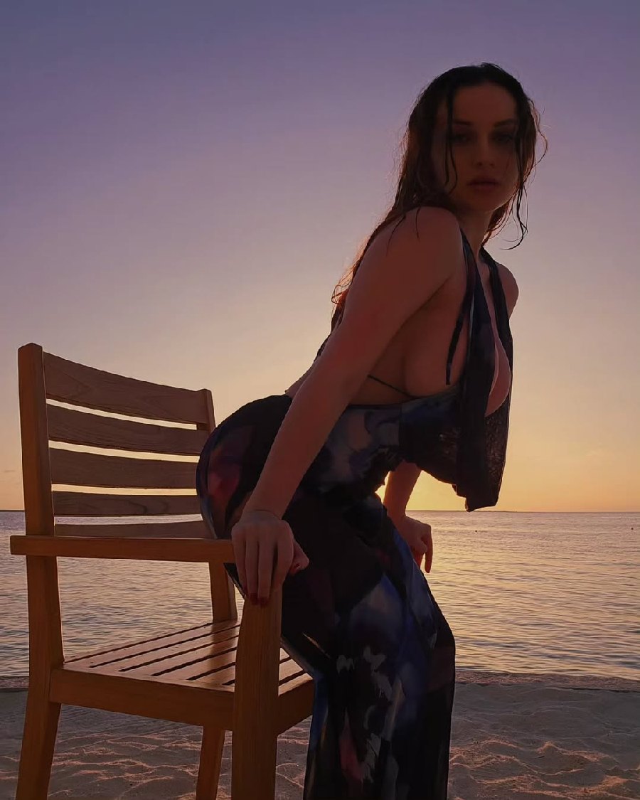 Sexy girl Miranda Faith nude in Homs