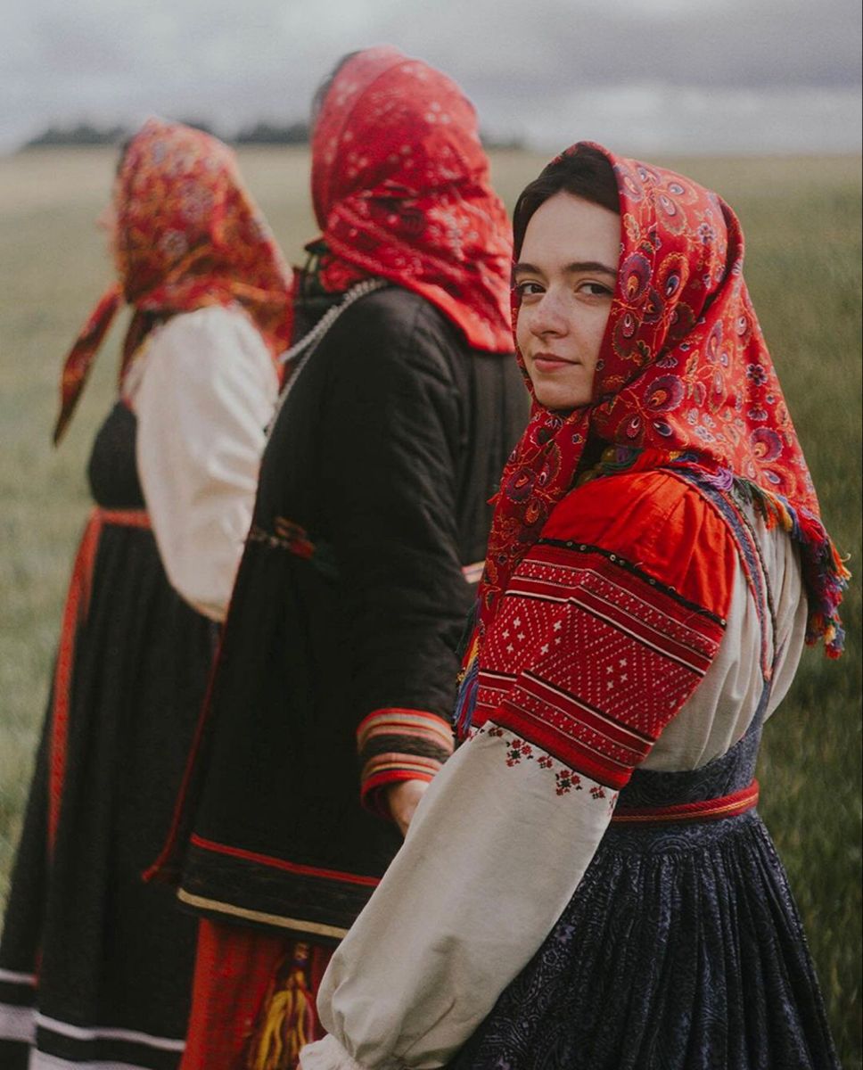 Women in Slavic costumes in Homs
