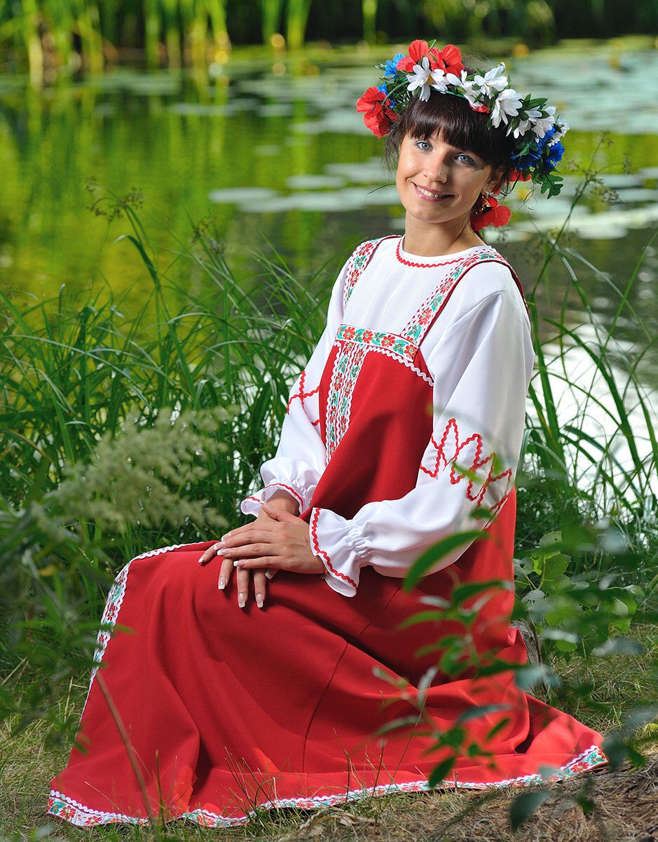 Beautiful girl Girls in Slavic costumes in Homs