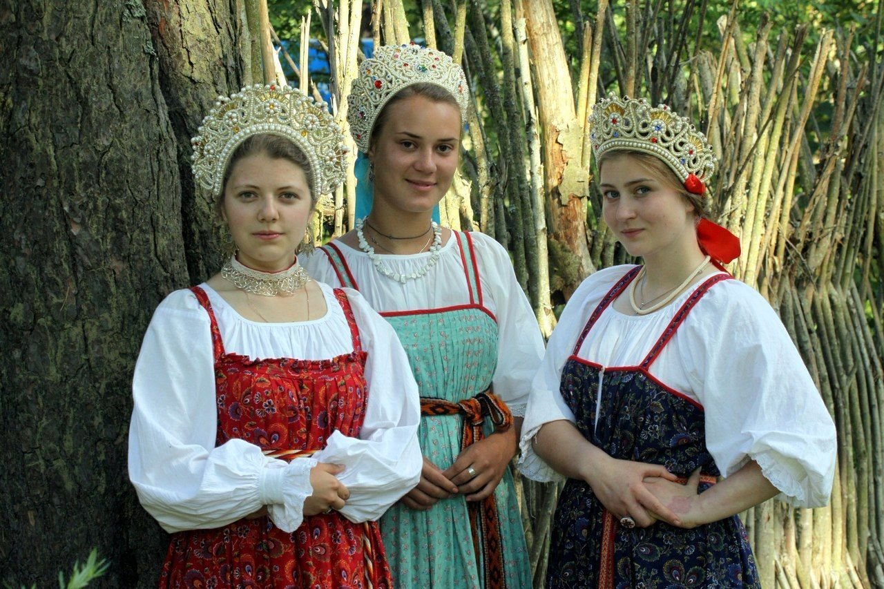 Sexy model Girls in Slavic costumes in Homs