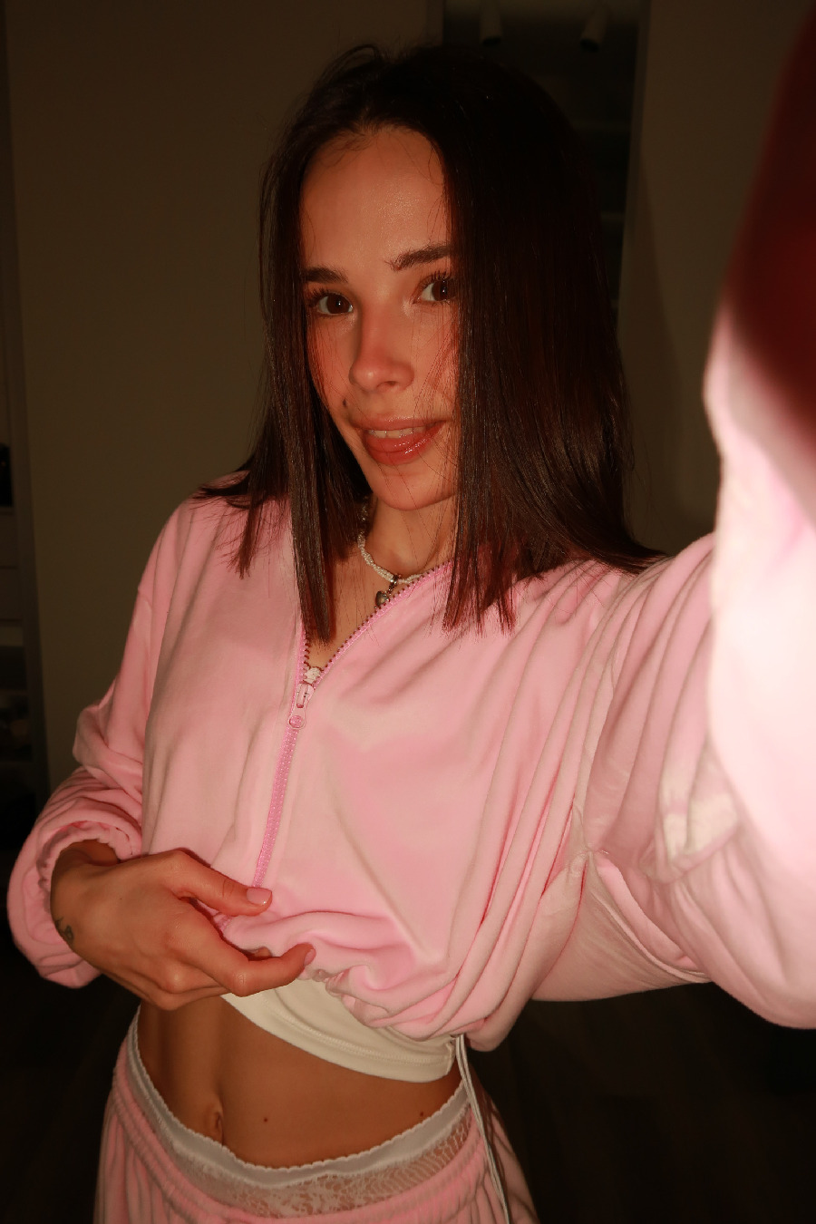 Tina brings the glow — live moments in Homs